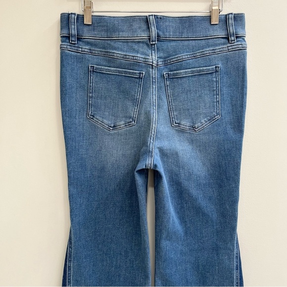 SPANX Flare Jeans Mixed Wash High Waisted Pull One Stretch Size Medium - Picture 6 of 14